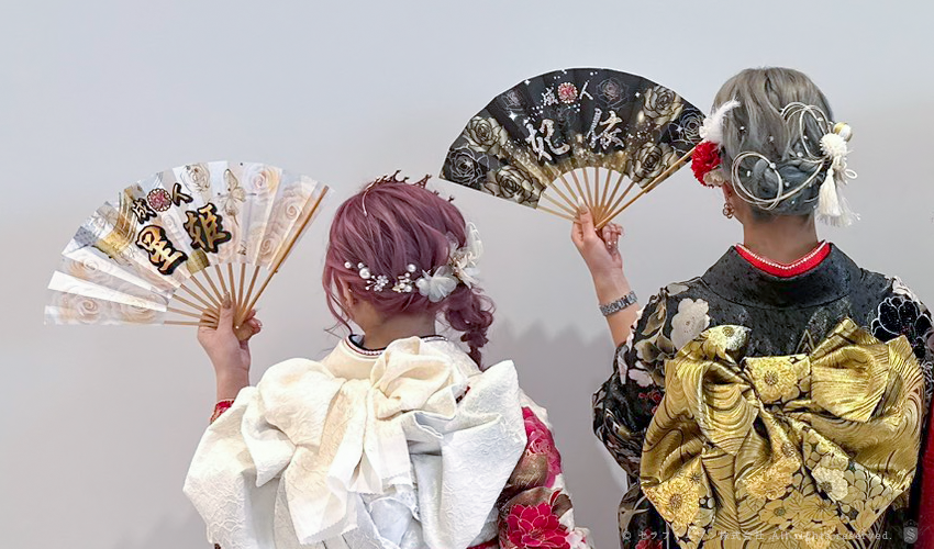 成人式】お客様提供 記念写真 (扇子・のぼり旗・横断幕) | ノベルティ