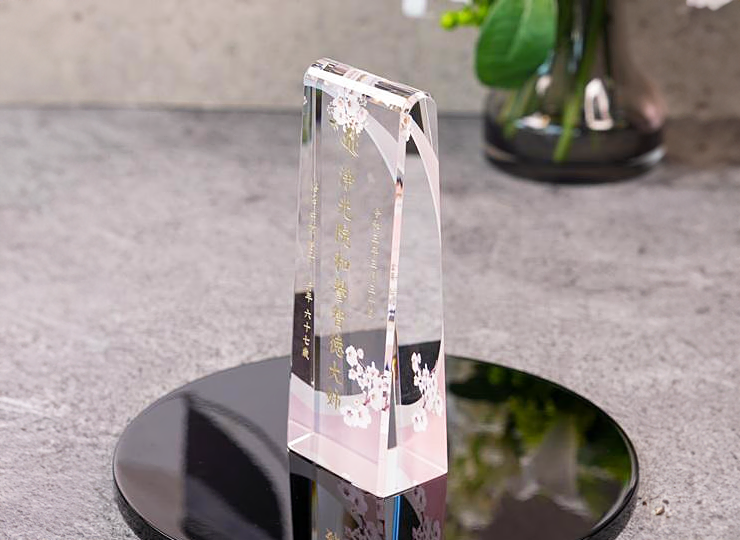 クリスタル位牌 穏花 なごみ (KH-18UVS) | ノベルティ制作なら